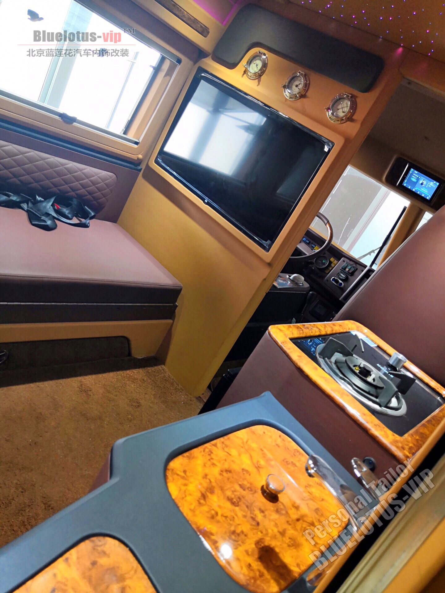 依维柯20452046改装成小房车内部惊人差异美到没朋友