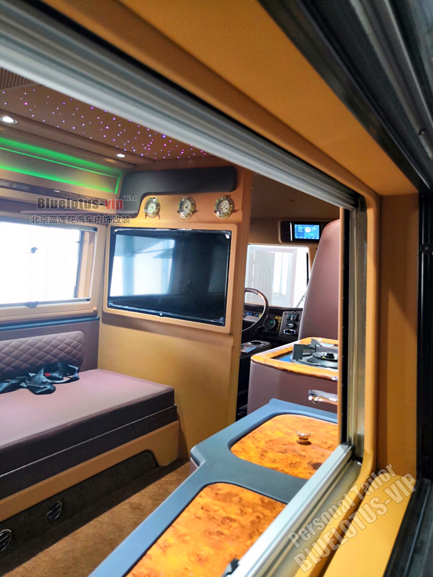 依维柯20452046改装成小房车内部惊人差异美到没朋友