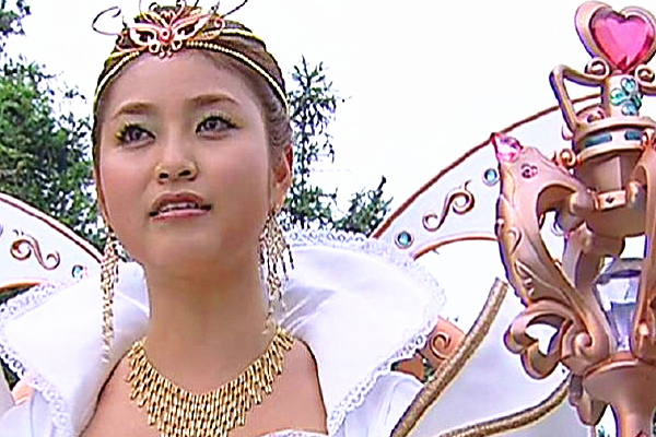 有种"低调"叫魔仙女王,得知她的真实身份,才知她有多厉害_王慧