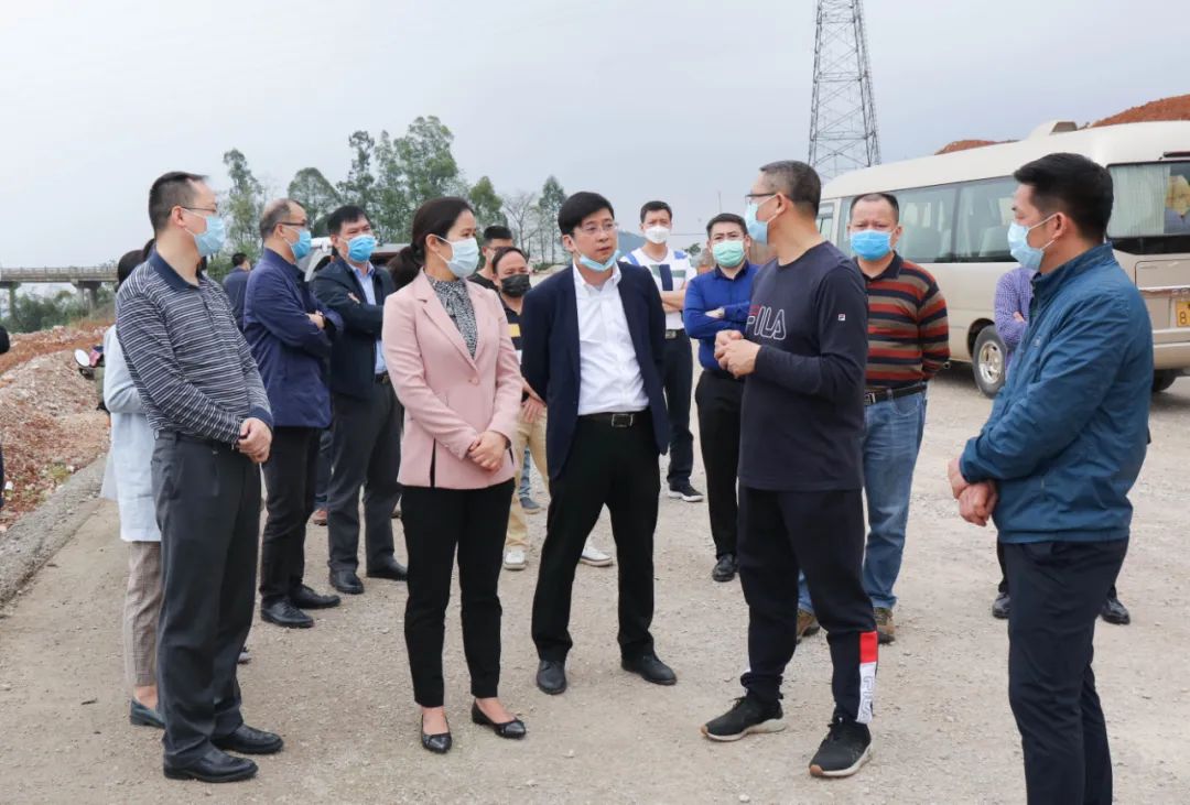 柳城县委书记率队调研凤山特色小镇建设情况~_李建华