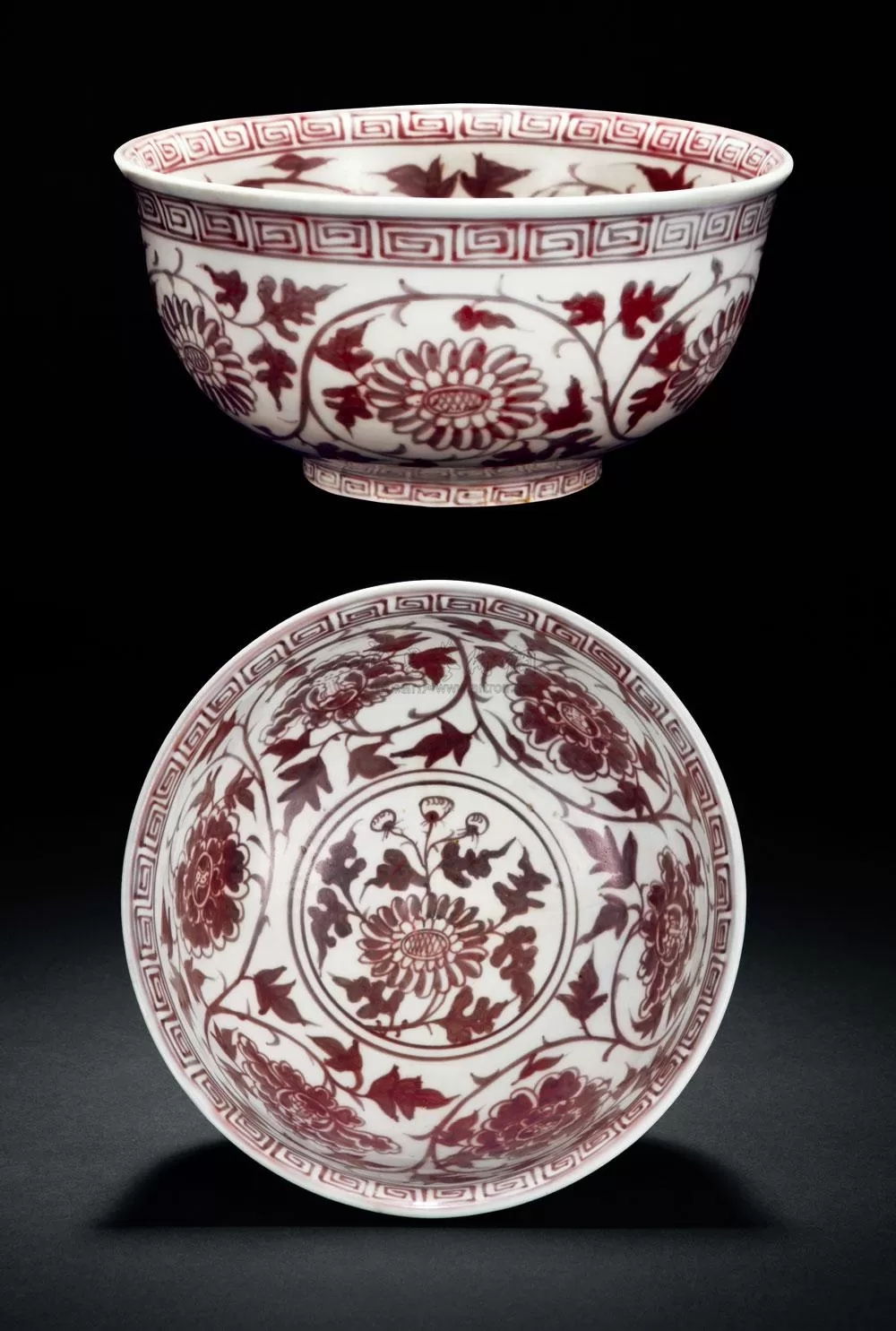 1989年,一件明洪武釉里红牡丹菊花大碗便以2035万港元的创世界记录