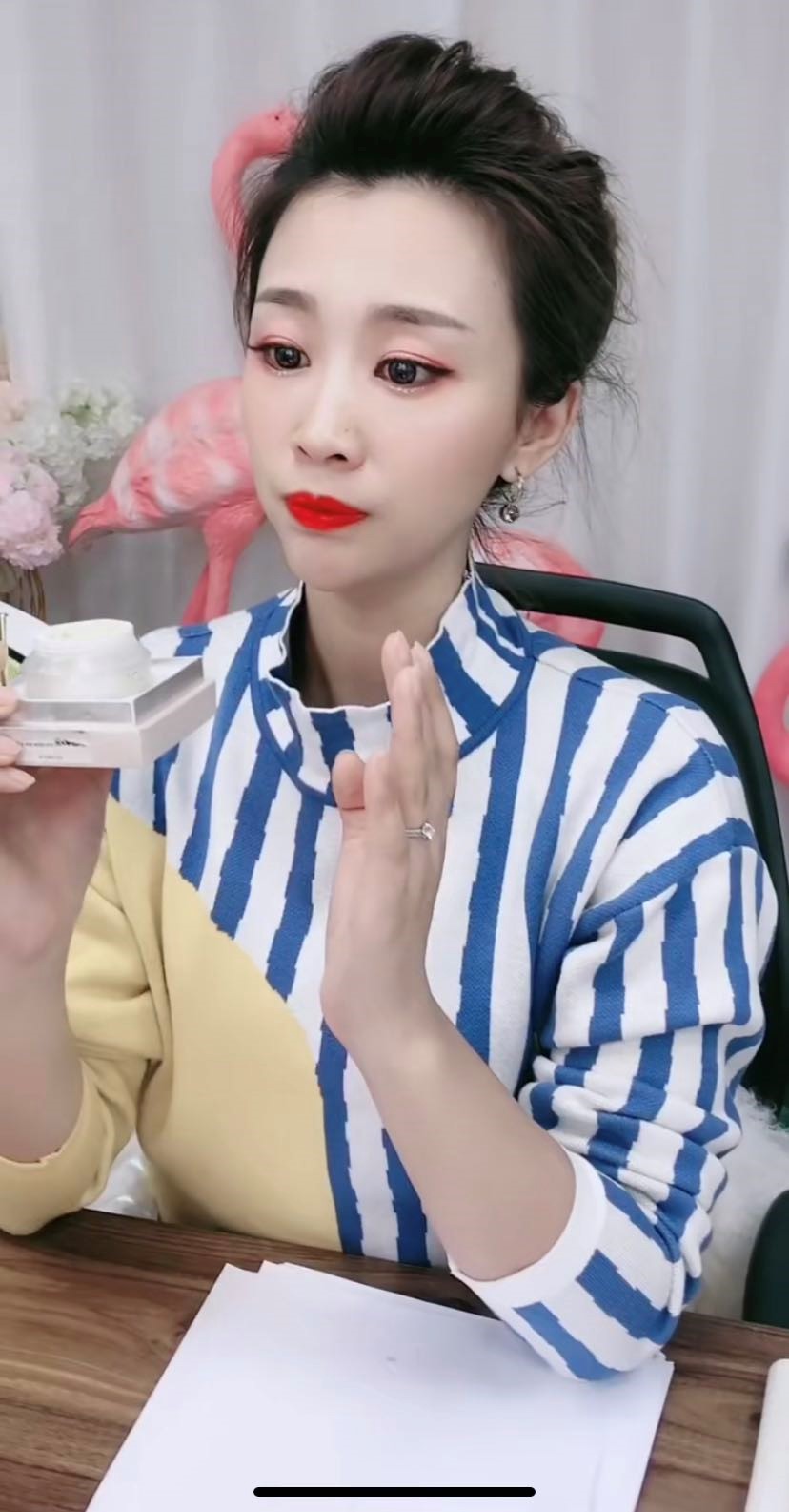 2018年9月,因为看到有人在快手卖货,77英姐也在快