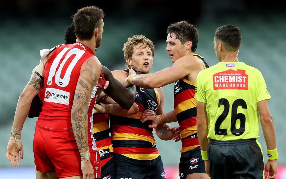 澳式橄榄球超级联赛首轮阿德莱德港乌鸦vs悉尼天鹅