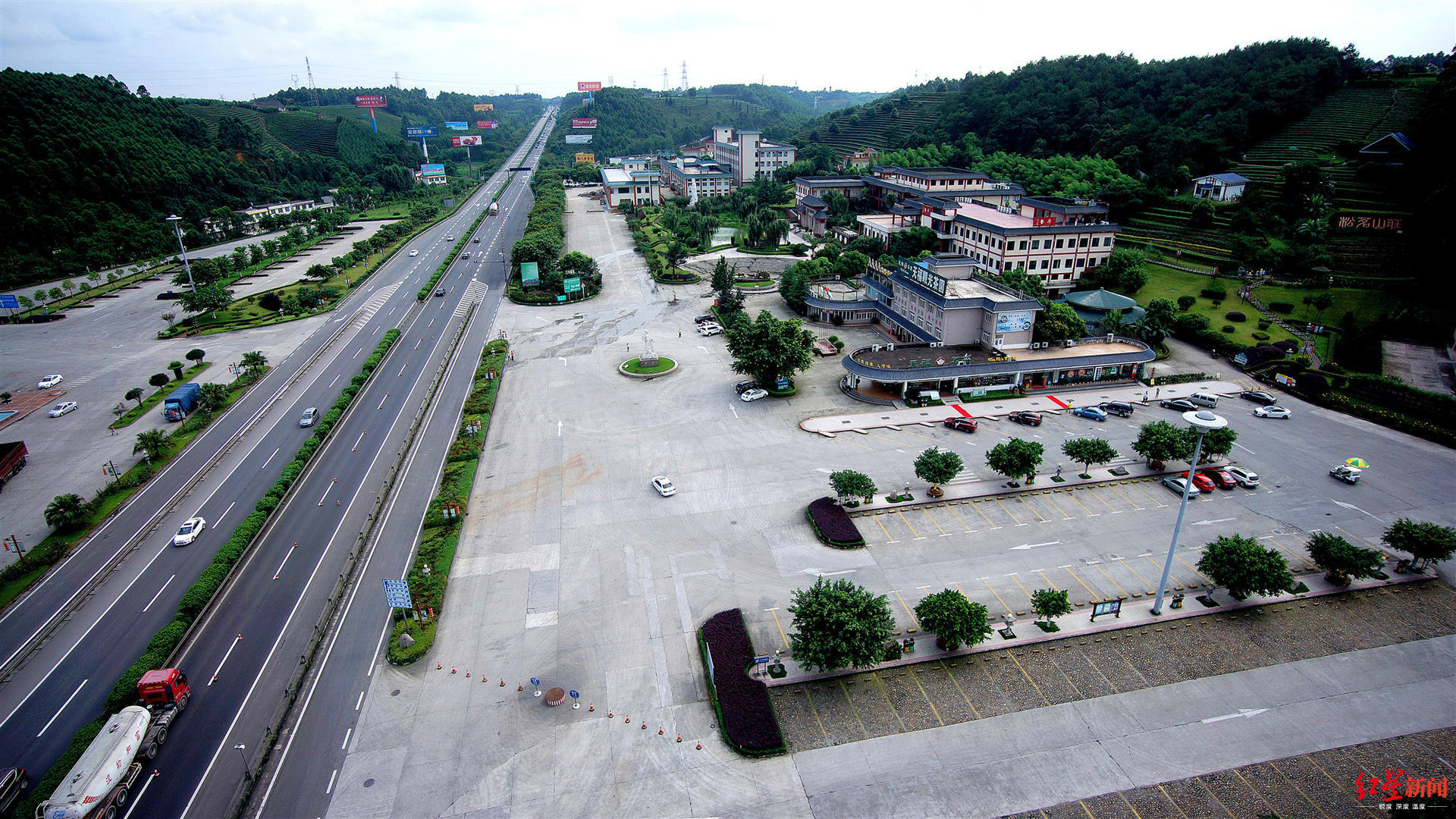 成乐高速夹江天福服务区 图据四川交投成渝公司>>4.