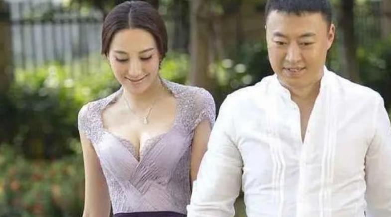 奥运冠军马琳,曾娶漂亮演员,离婚损失数千万,二婚妻子韵味十足