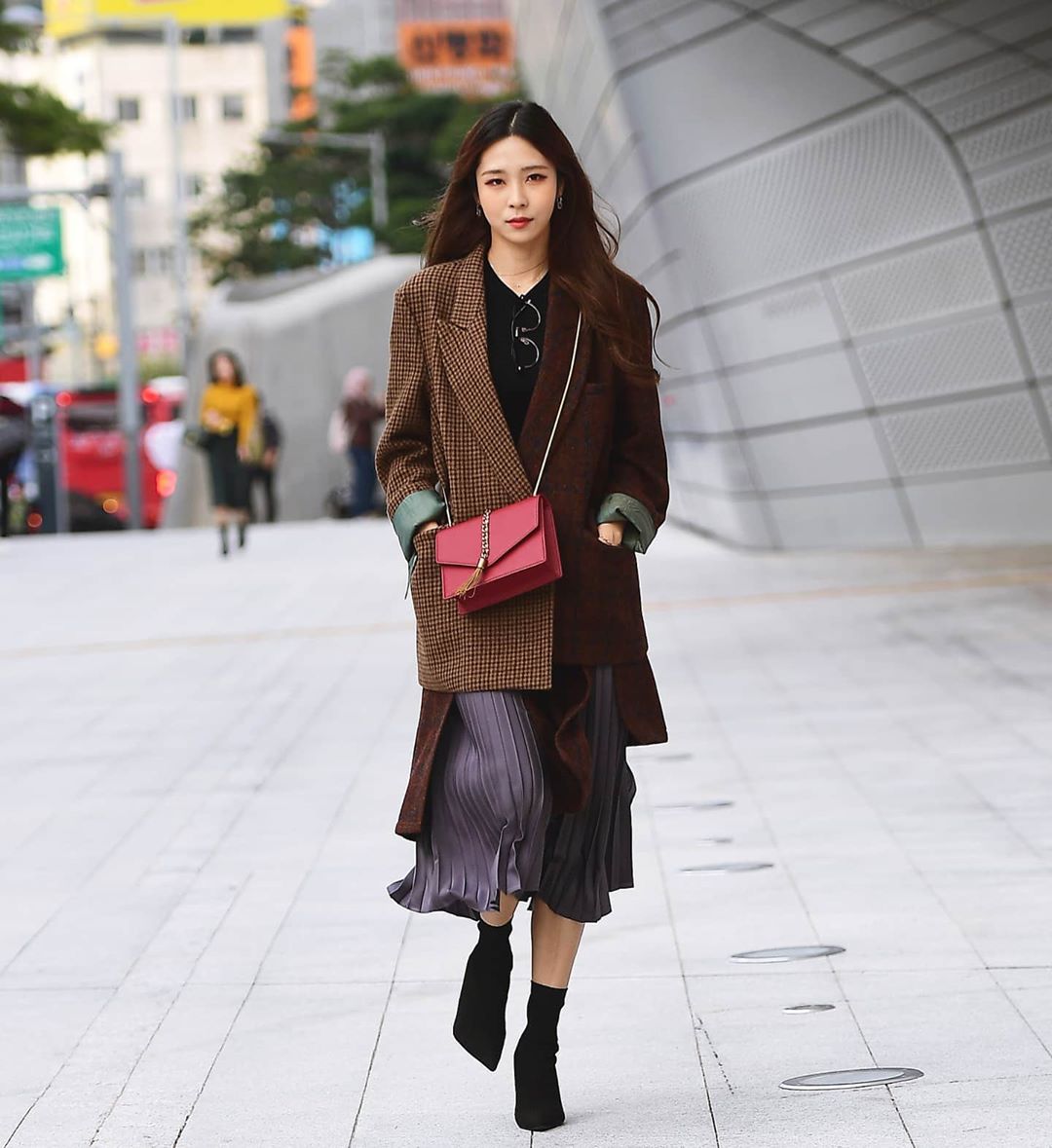 春季路人街拍,街头的小姐姐时髦又养眼