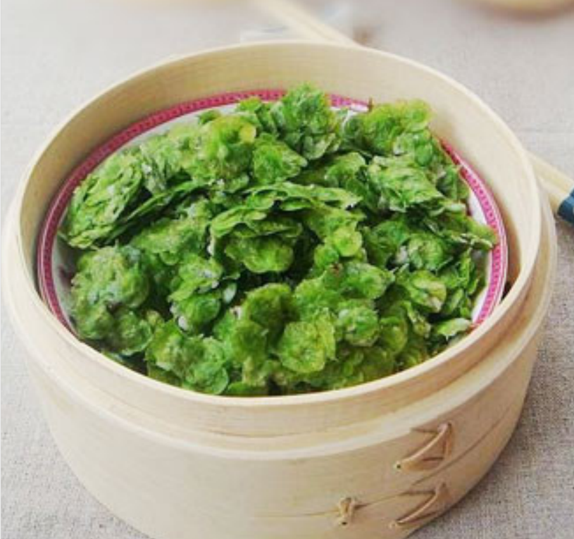 三月中下旬,春又到,带着娃一起出去采采风,看见榆树上的榆钱也挂满