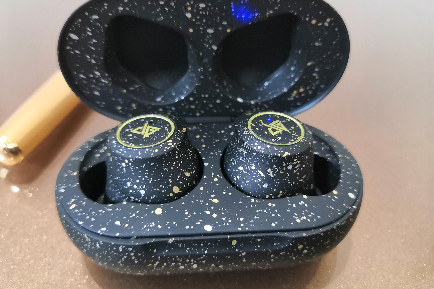 外观音质都有料徕声at200无线蓝牙耳机开箱