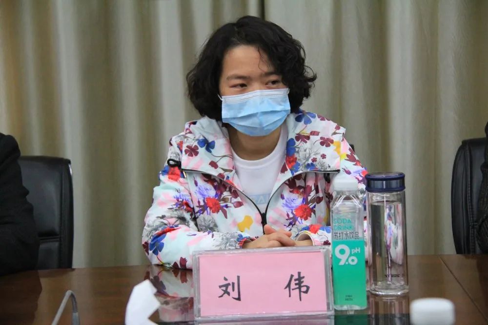 欢送会上,汉川市副市长刘伟,市卫健局党组成员李明,市人民医院院长