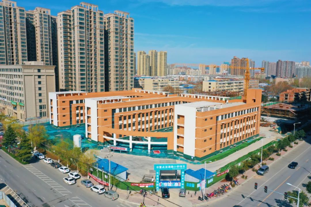 关于飞龙路学校的基本介绍,具体信息可以查看 建设中的飞龙路学校 .