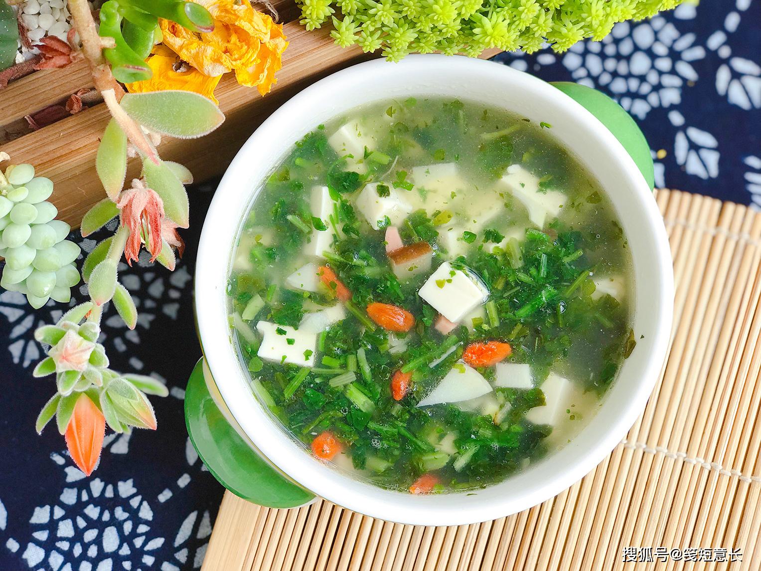人间有味是春鲜,荠菜加1物做成汤,鲜嫩清香,每一口都是春天的味道