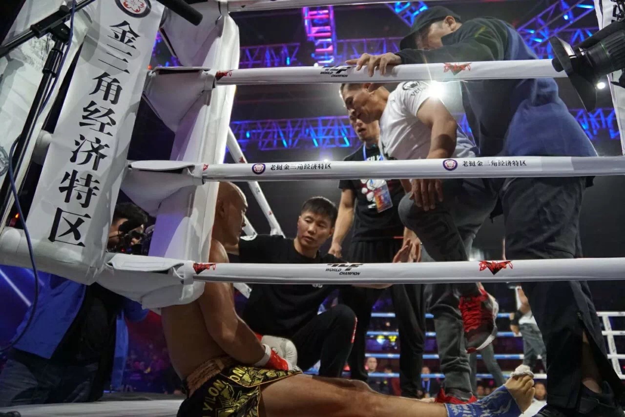 原创泰拳扫踢有多狠日本王者挨了一脚嘴唇打丢一块肉缝了10针