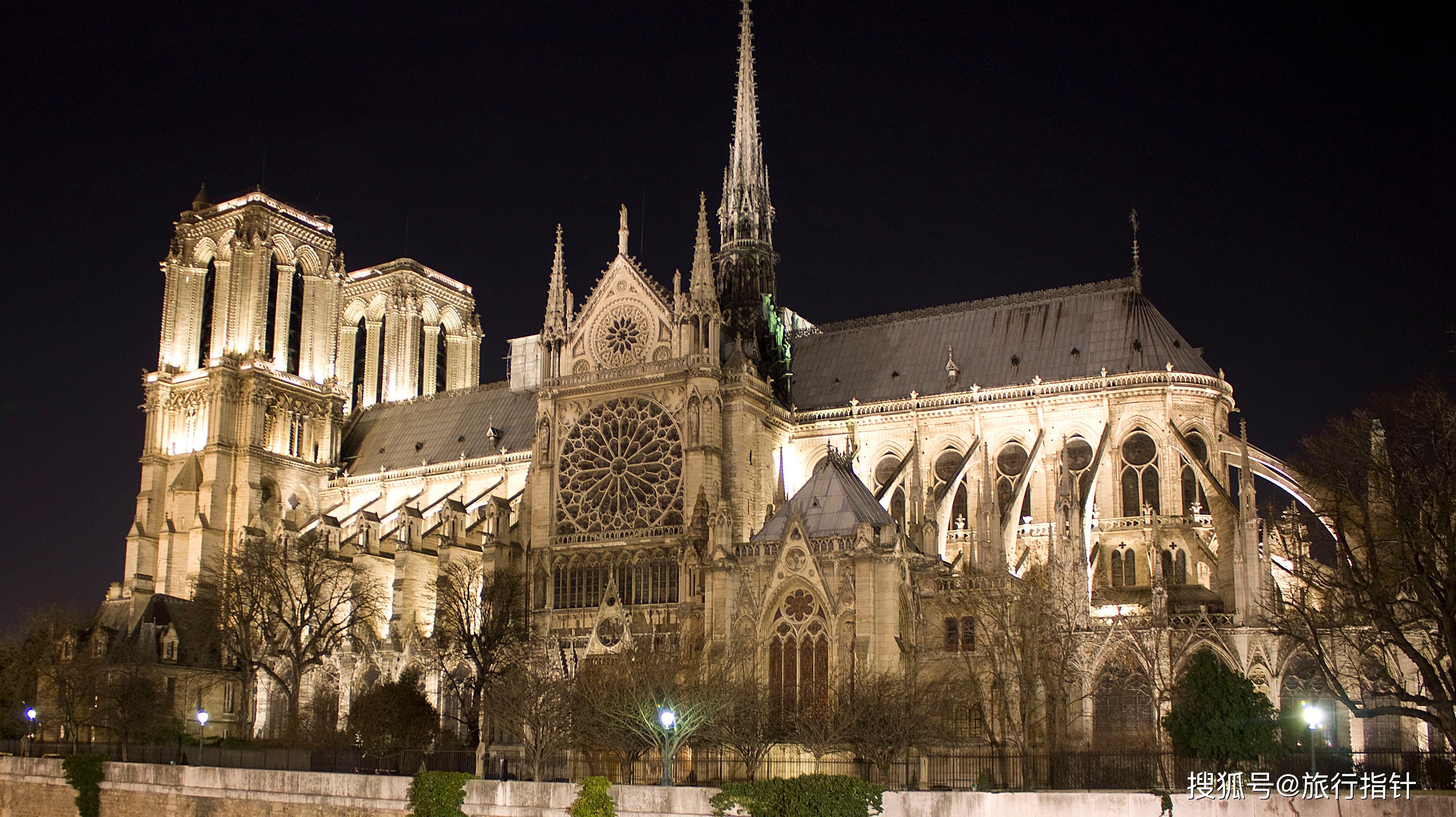 【巴黎圣母院】:铁塔高324米,设计新颖独特,是世界建筑史上的技术杰作