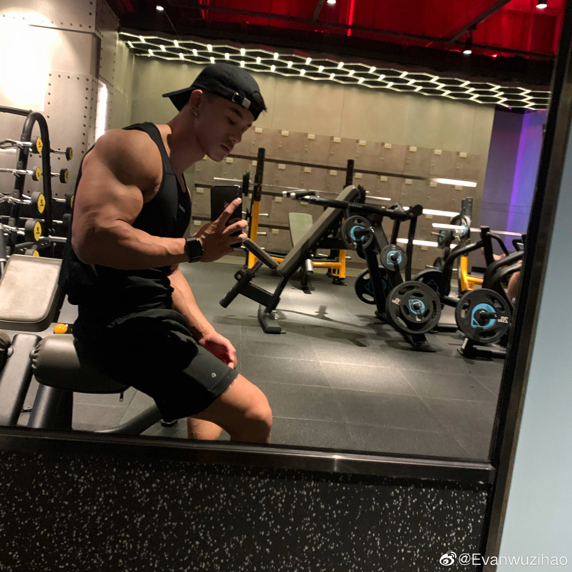 型男大赏ii惊现性感厚嘴唇的肌肉壮士网友看完都嘴角上扬