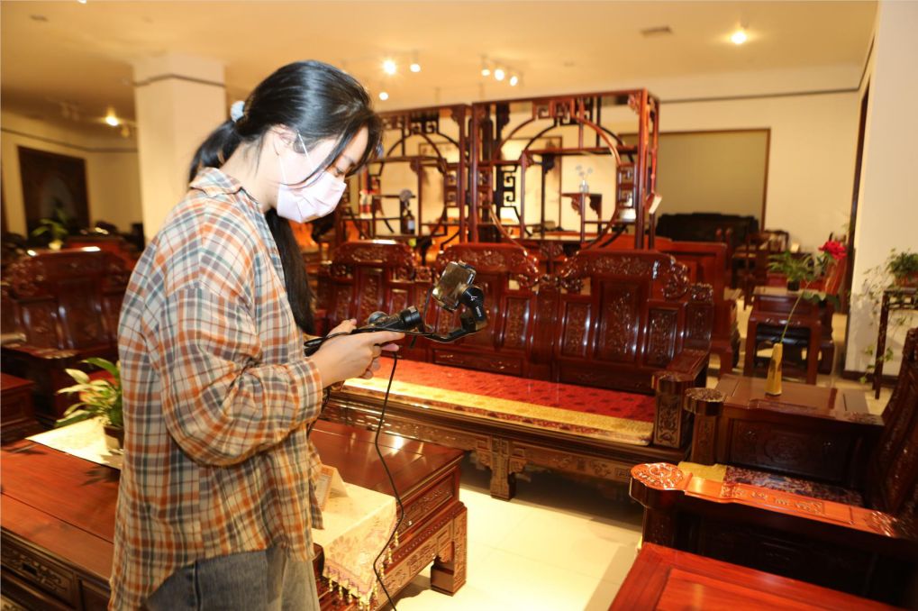 东阳红木家具市场直播首秀新渠道营销再升级