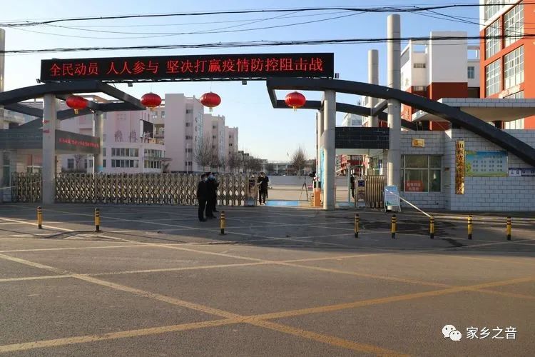 阎新平县长,分管教育的郭斌副县长,教育局申俊杰局长等领导来武乡中学