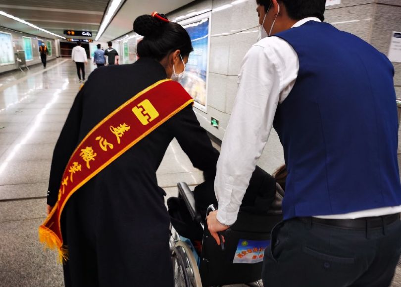 正能量丨西安地铁车站里的那些暖心事