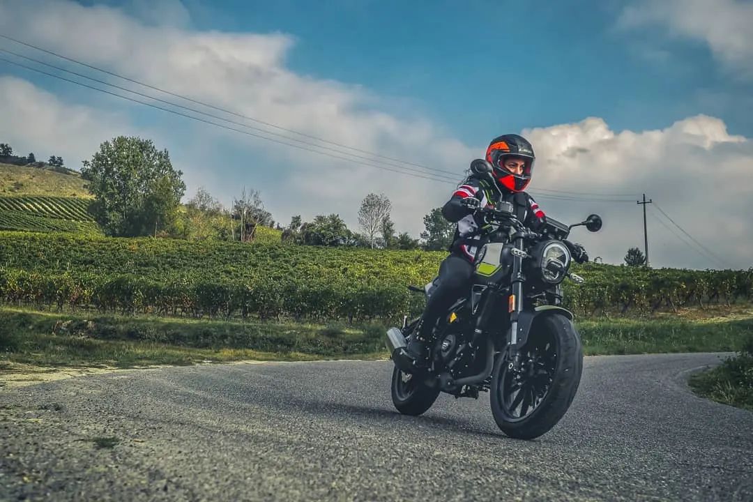 车型赏析幼狮250宣传片海报车主照集锦