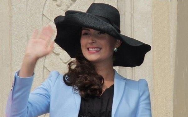 王室真正白富美王妃,颜值气质不输凯特,时尚品味比梅根还好_克莱尔