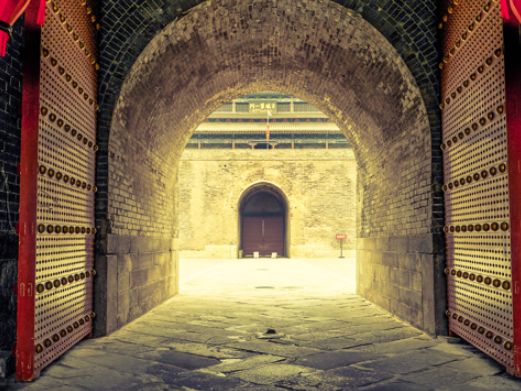 硬核中国古代城墙多数为夯土建筑为什么能坚固到炮击都不怕