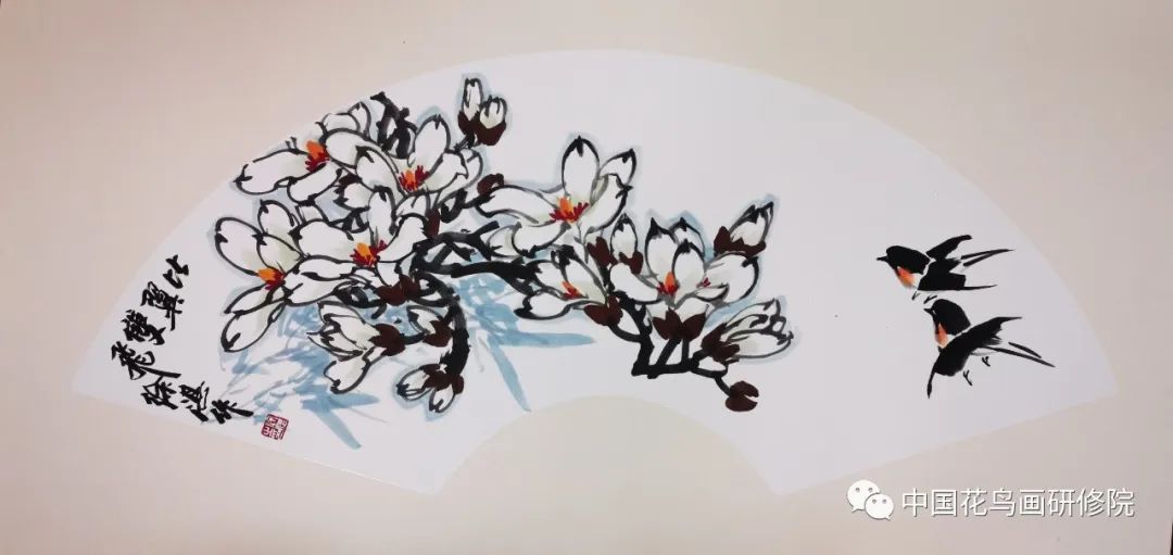 徐湛教授最新玉兰扇面作品欣赏视频:《跟徐湛学国画》玉兰的画法无论