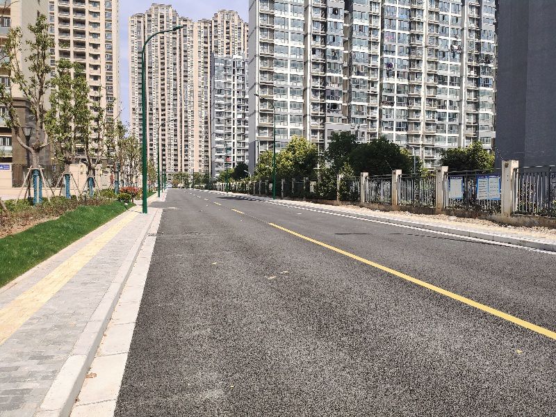 道路呈倒"l"型走向,西起花山路,南至毗陵路,全长约409米,为单幅路型式