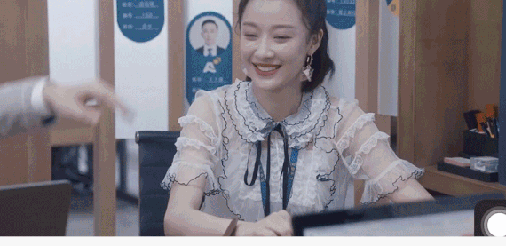 朱闪闪展现的淋漓尽致,但戏外的她本人(孙佳雨)也超有sense,风格绝对