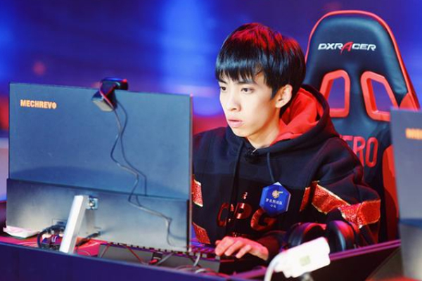 原创pdd官宣小马退出lol直播界现在去ym当马总