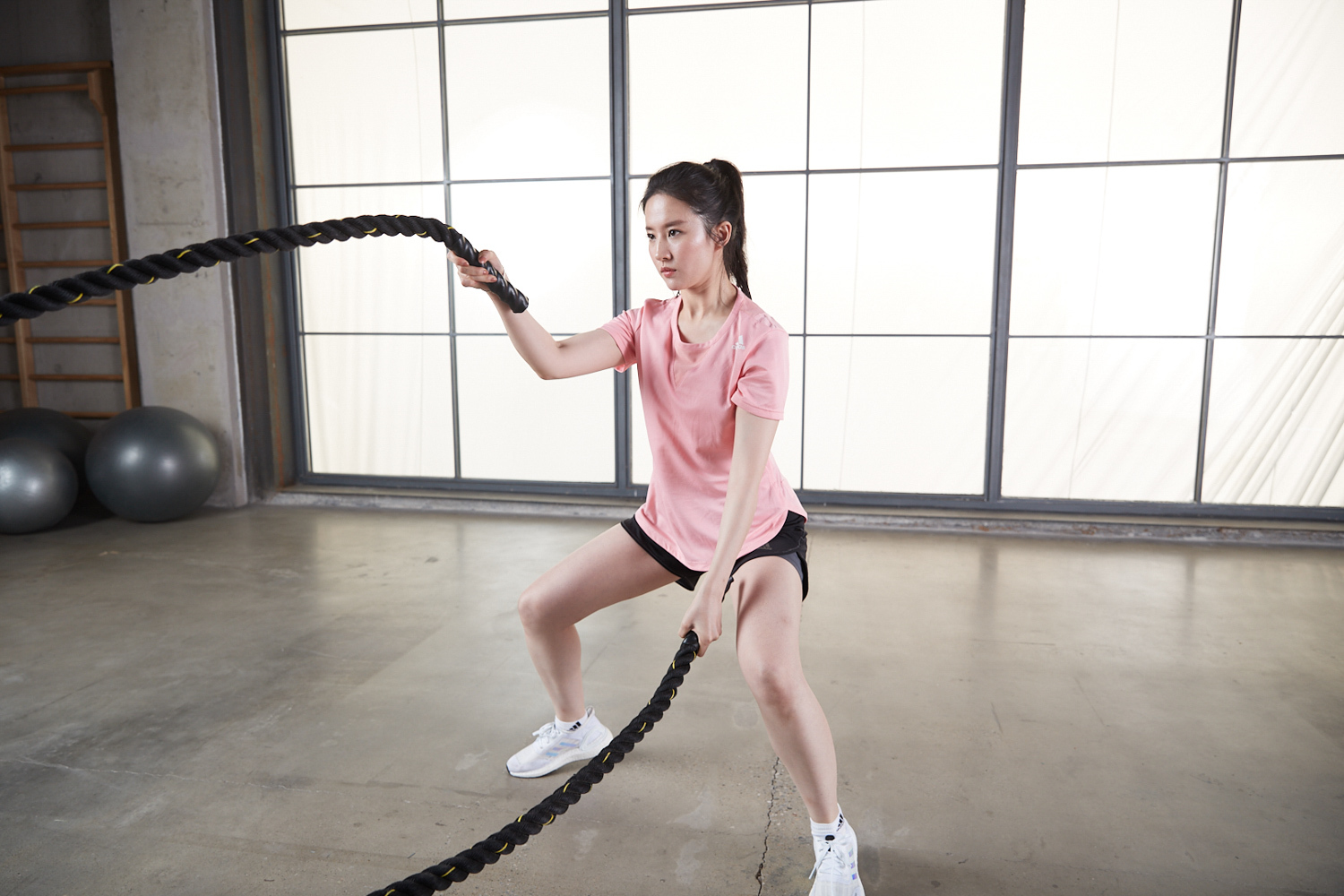 刘亦菲最新运动大片曝光 打扮清爽活力满满