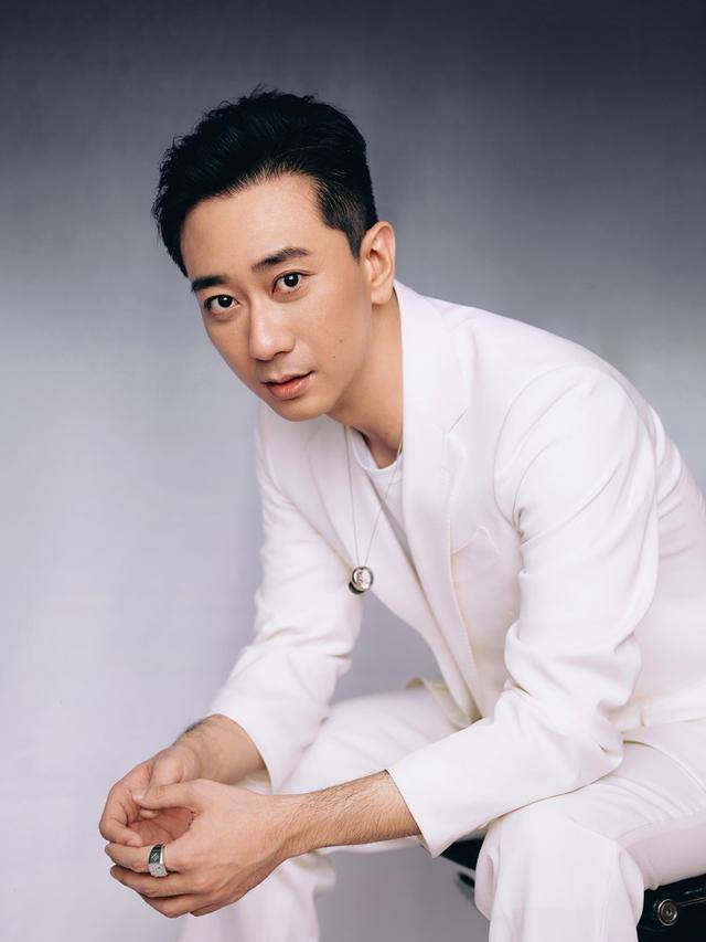 王自健时尚大片曝光 突破自我展现多面魅力