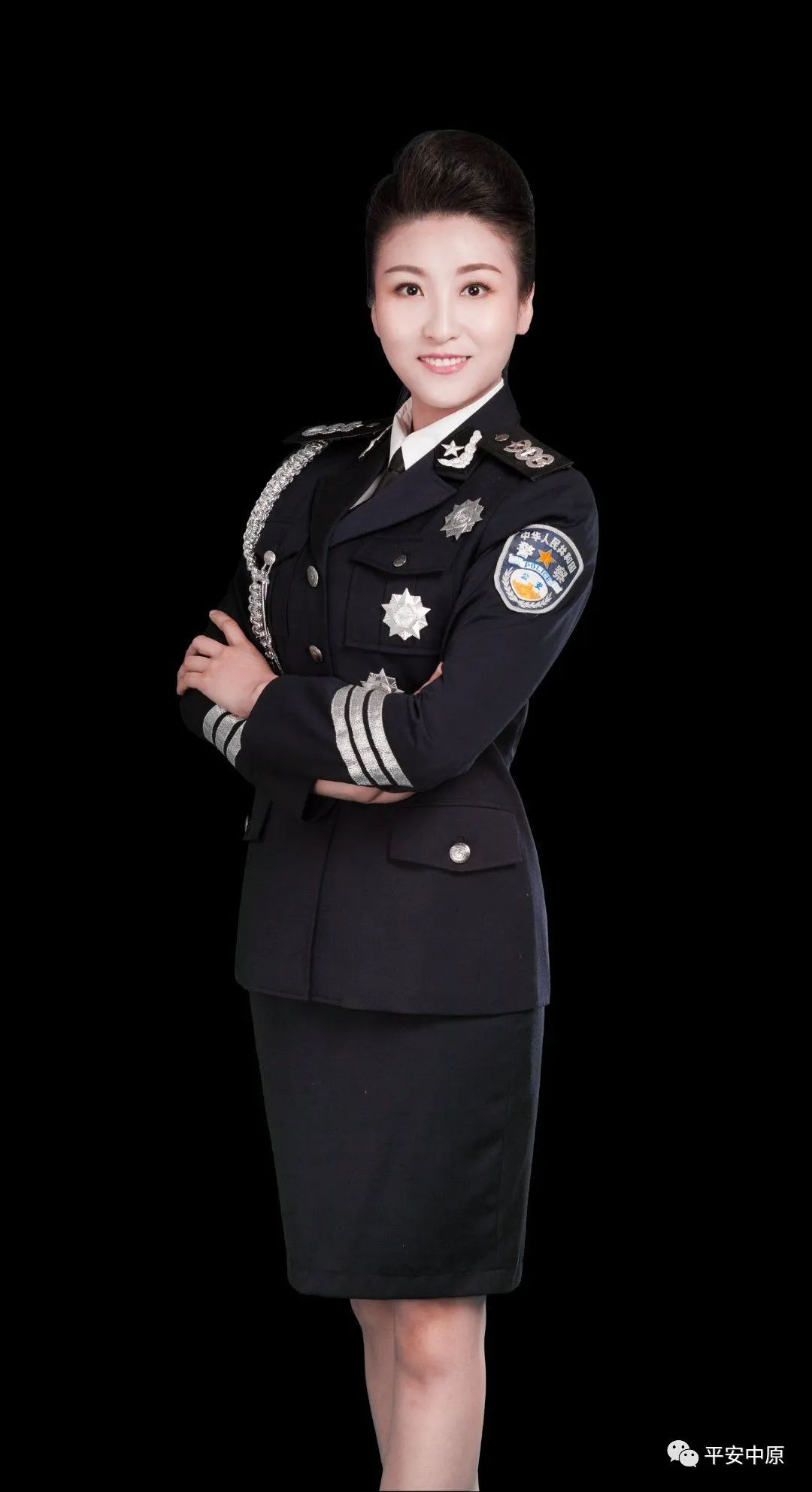 曾任中央人民广播电台第五届"夏青杯"朗诵大赛全国总决赛组委会成员