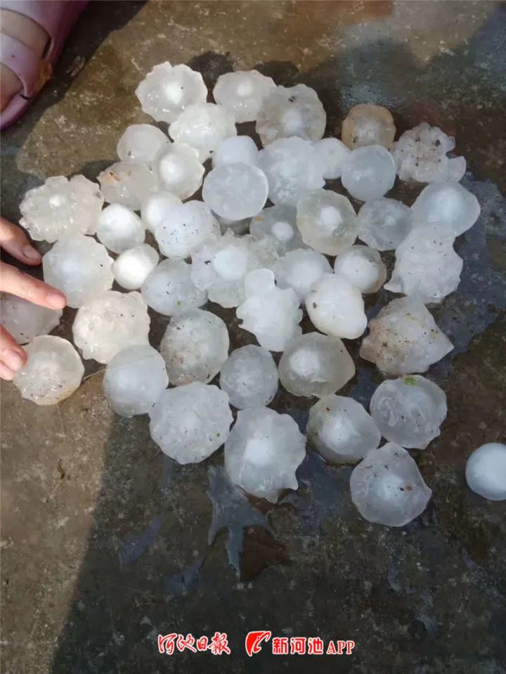 河池南丹遭特大冰雹袭击广西近期多强降雨和强对流天气