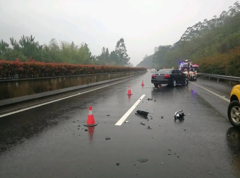 龙岩三起高速雨天事故典型案例曝光