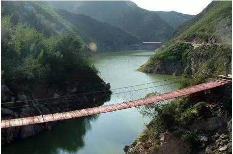 运城市九龙山九龙山自然风景区,位于运城市盐湖区东郭镇中条山腹地