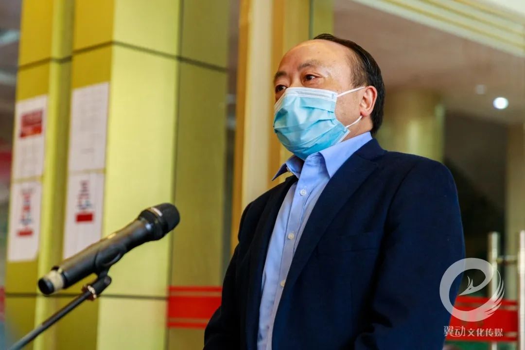 县委书记郑东来,县委副书记,县长杨皓出席并主持了欢送仪式,代表咸丰