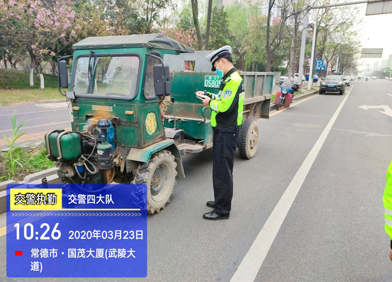 常德交警四大队整治拖拉机违法顽疾打造春季良好交通环境