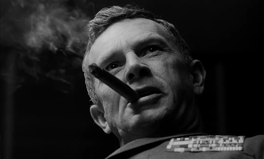 世界大战的元首希特勒,原来这位看着强悍高大,嘴里喜欢叼着雪茄的将军