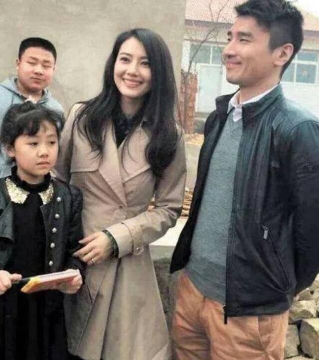 "回农村就现原形"的明星,赵丽颖不算啥,钟汉良才是厉害_照片