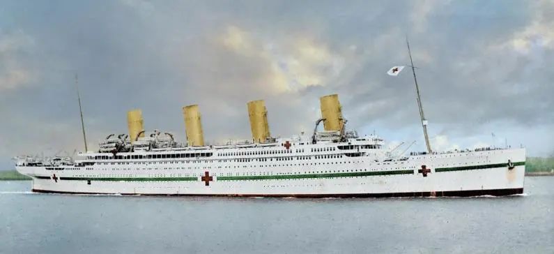 【"不列颠号"原是著名的"泰坦尼克"号姊妹舰,一战爆发后被改造为医院
