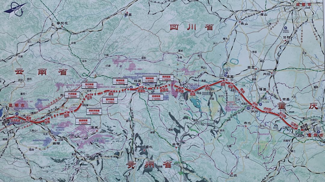 渝昆高鐵跨越重慶市,四川省,貴州省和雲南省,線路自重慶西站引出後