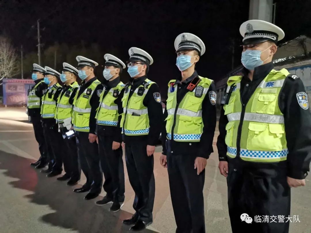 临清交警大队联合多警种 ,于3月20日至22日开展"战疫情,防事故,保畅通
