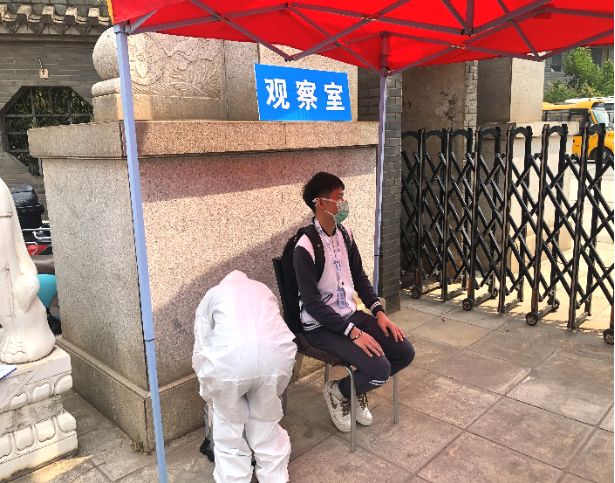 防控演练未雨绸缪确保安全先策学校初三年级复学应急处置演练
