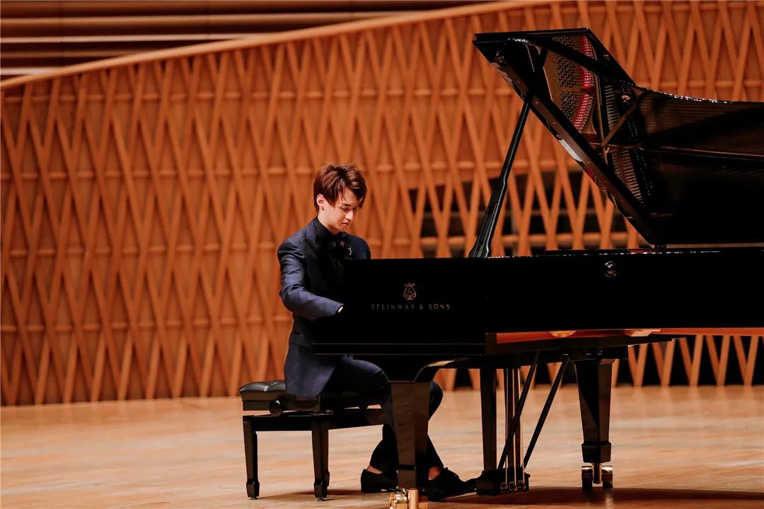 "钢琴家张浩天"邀你一起搭乘——时空旅行者之浪漫者专列