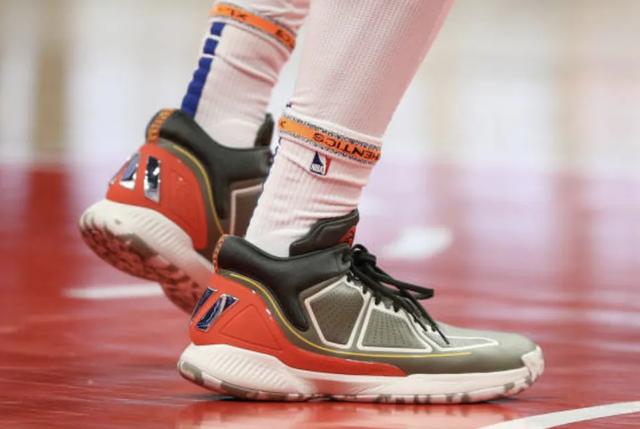 你们自己看图感受一下吧baller就不一一展开说了还有另外一些配色罗斯