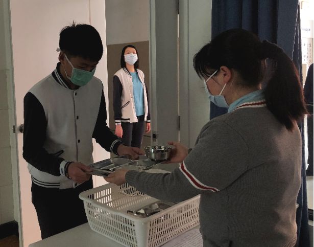 防控演练未雨绸缪确保安全先策学校初三年级复学应急处置演练