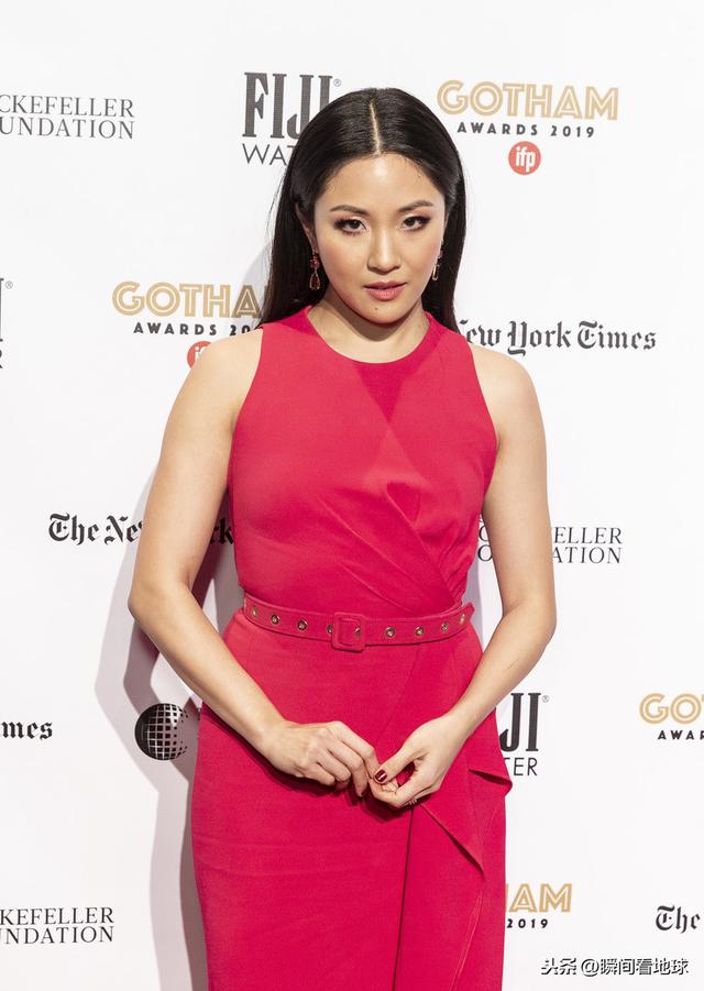 吴恬敏连衣裙闪着靓丽青春真是好看