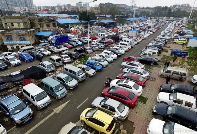 北京花乡二手车市场恢复营业 有车无市还要持续多久