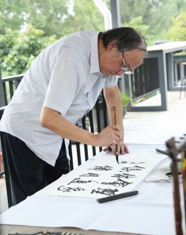 马明达剑胆琴心武学泰斗守望于敦煌丨藏拍人物