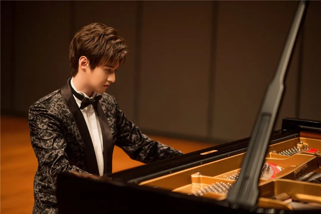 "钢琴家张浩天"邀你一起搭乘——时空旅行者之浪漫者专列