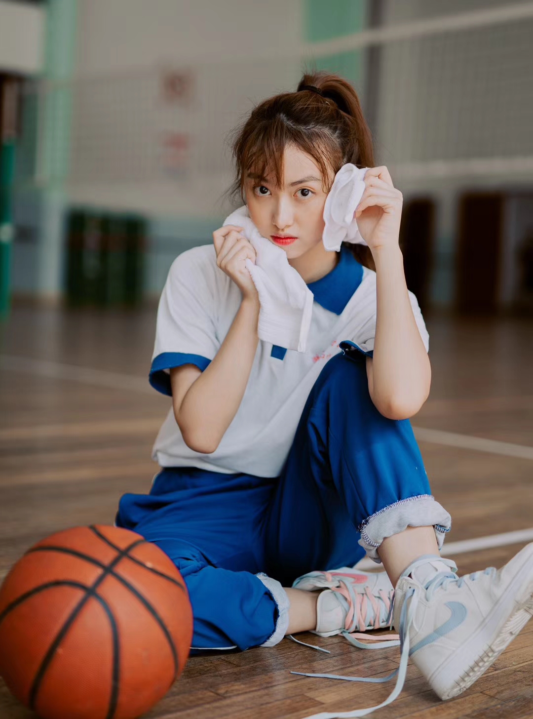 天生丽质楚楚动人的中国正能量新生代00后艺人艾微微